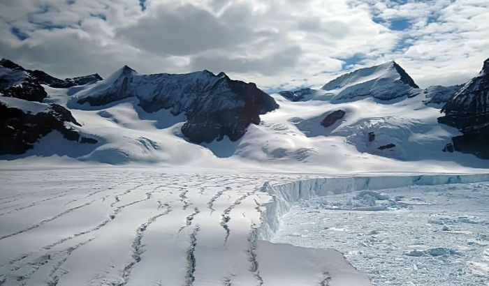 VIDEO: Od Antarktika se odvaja jedna od najvećih santi leda