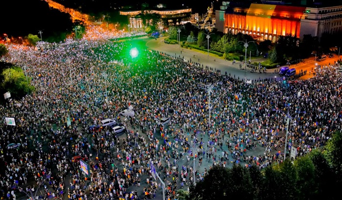 VIDEO: Oko 15.000 građana na ulicama Bukurešta u borbi protiv korumpirane vlasti