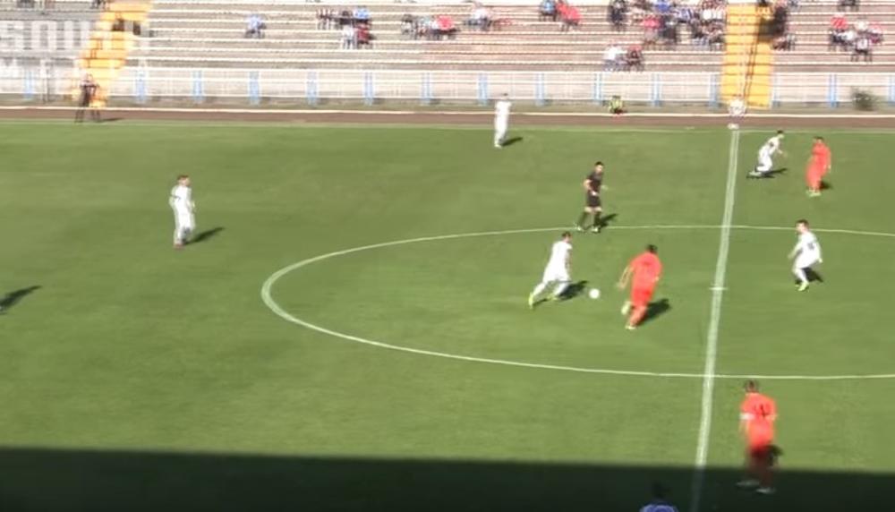 (VIDEO) PIROĆANAC ZA ISTORIJU: Fudbaler Radničkog postigao gol u 5. sekundi, reakcija protivničkog golmana je urnebesna
