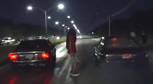 VIDEO: Pogledajte kako se auto prepolovio na uličnoj trci