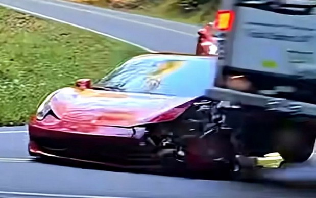 VIDEO: Pogledajte trenutak kada Ferrari 458 udara u kamion