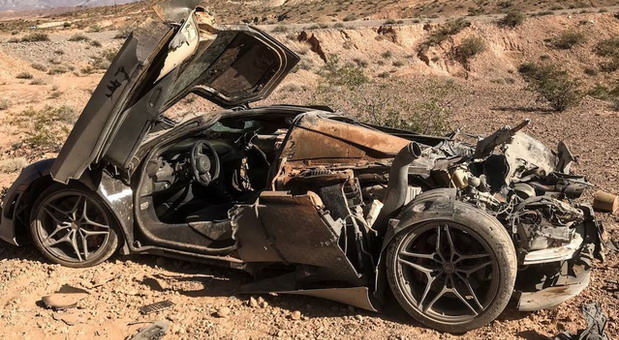VIDEO: Policija pronašla smrskani McLaren 720S u pustinji