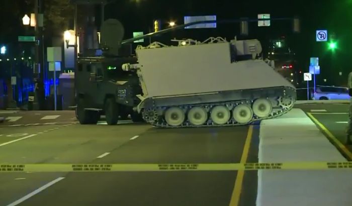 VIDEO: Policijska potera za ukradenim oklopnim vozilom