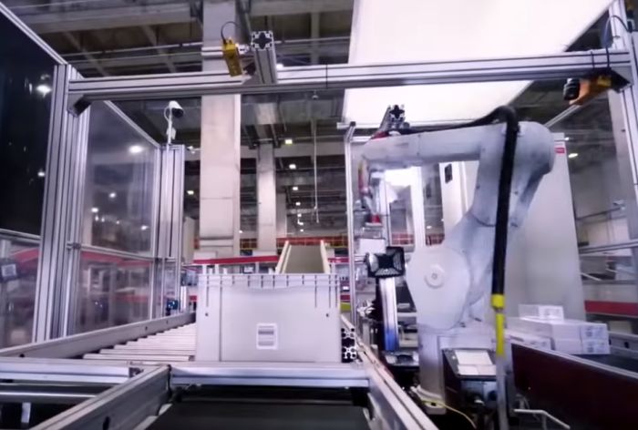 VIDEO: Prvo skladište na svetu u kojem rade samo roboti