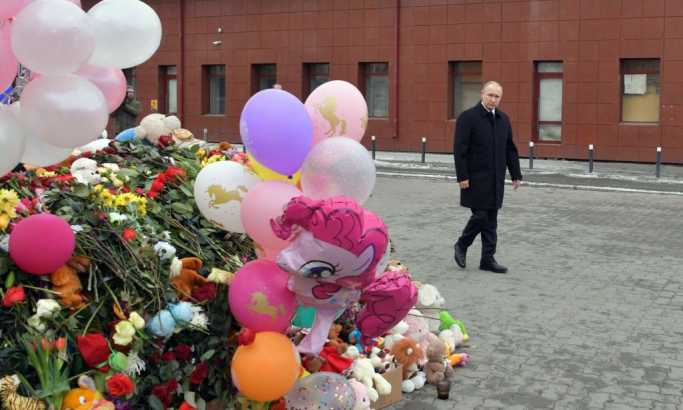 VIDEO: Putin položio cveće na zgarište tržnog centra