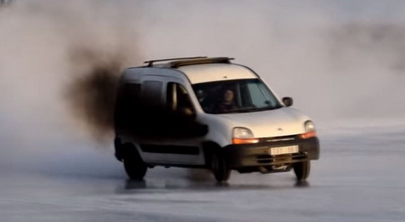 VIDEO: Renault Kangoo sa Mercedes OM606 turbo-dizel motorom i 400-500KS