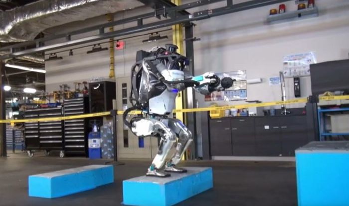 VIDEO: Robot Atlas naučio da pravi salto i druge akrobacije