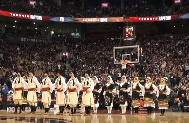 (VIDEO) SRPSKO KOLO ZALUDELO AMERE Spektakl na poluvremenu NBA utakmice