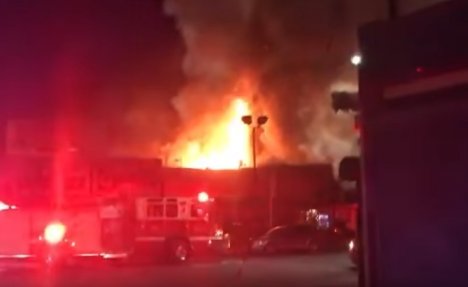 (VIDEO) STRAVIČAN POŽAR U KALIFORNIJI: Vatra progutala noćni klub, strahuje se da ima 40 mrtvih