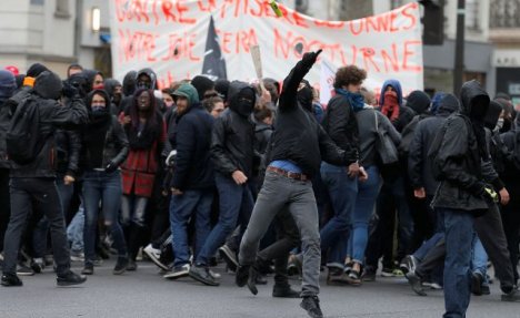 (VIDEO) SUZAVAC I BOMBE NA PARISKIM ULICAMA:  Tik pred izbore, nema veze sa islamistima