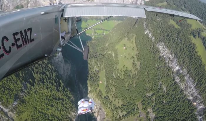 VIDEO: Skočili s vrha Alpa i uleteli u avion 