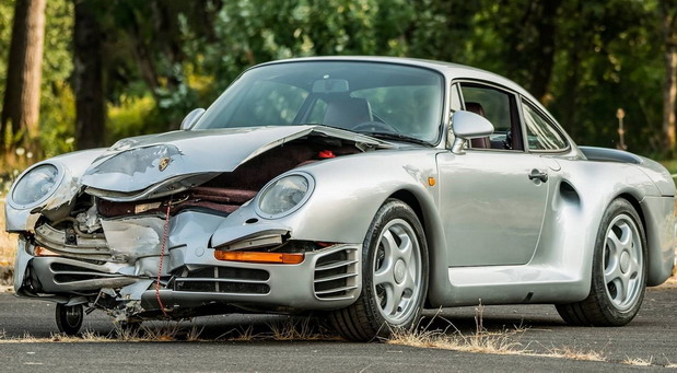 VIDEO: Slupani Porsche 959 koji bi na aukciji trebalo da postigne cenu do 550.000 dolara