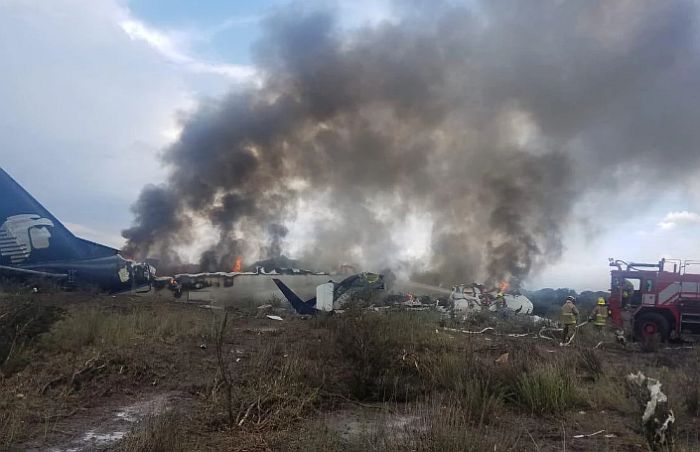 VIDEO: Srušio se avion sa više od 100 putnika, nema poginulih