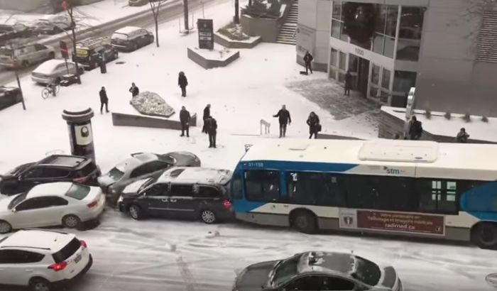 VIDEO: Sudar za sudarom posle prvog snega
