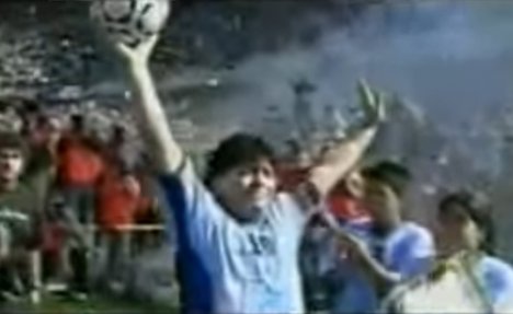 (VIDEO) TAKAV SE VIŠE NEĆE RODITI: Dan kada se legenda oprostila od fudbala, a ceo stadion plakao