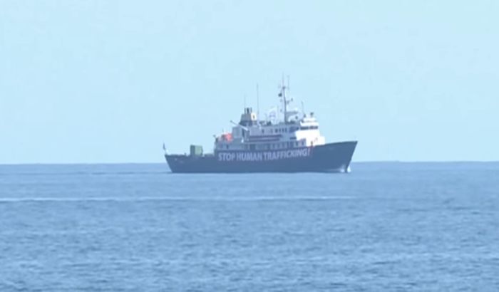 VIDEO: Tunis zabranio lukama da prime desničarski anti-migrantski brod