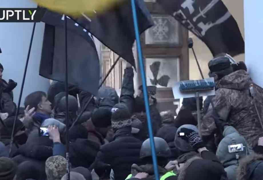 (VIDEO) UPRKOS SNIMCIMA SAKAŠVILI TVRDI: Nismo napali kulturni centar u Kijevu, to je policijska provokacija