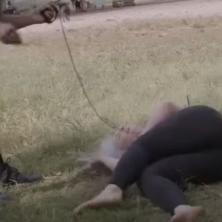 VIDEO UZNEMIRIO ljude na mrežama! Devojka puzi na povocu, laje i maše repom – snimak iz GRADA izazvao lavinu komentara