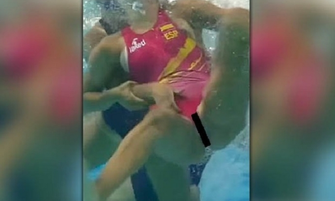 VIDEO: Ubijanje pod vodom, vaterpolistkinja završila gola