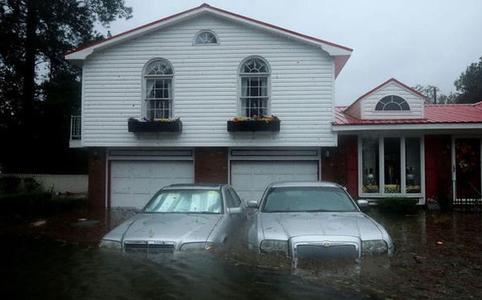 VIDEO: Uragan Florens odneo najmanje 11 života u SAD, prete poplave