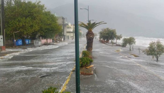 VIDEO: Uragan zahvatio Grčku, izazvao poplave i prekid pomorskog saobraćaja