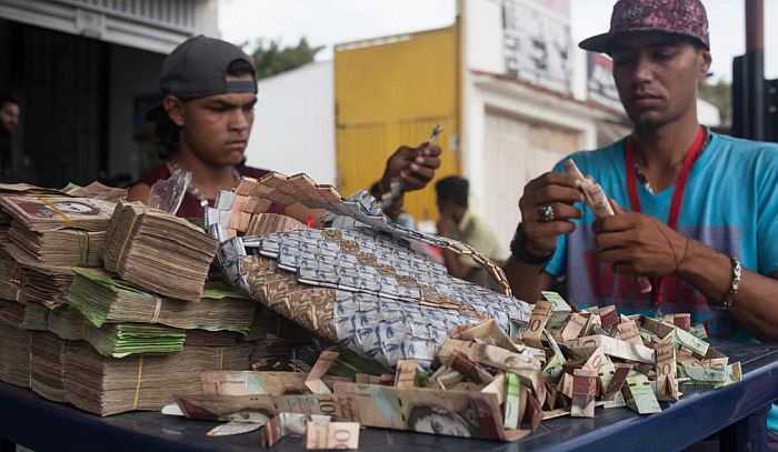 VIDEO: Venecuela izbrisala pet nula sa novčanica, Maduro smatra da je potez uspešan