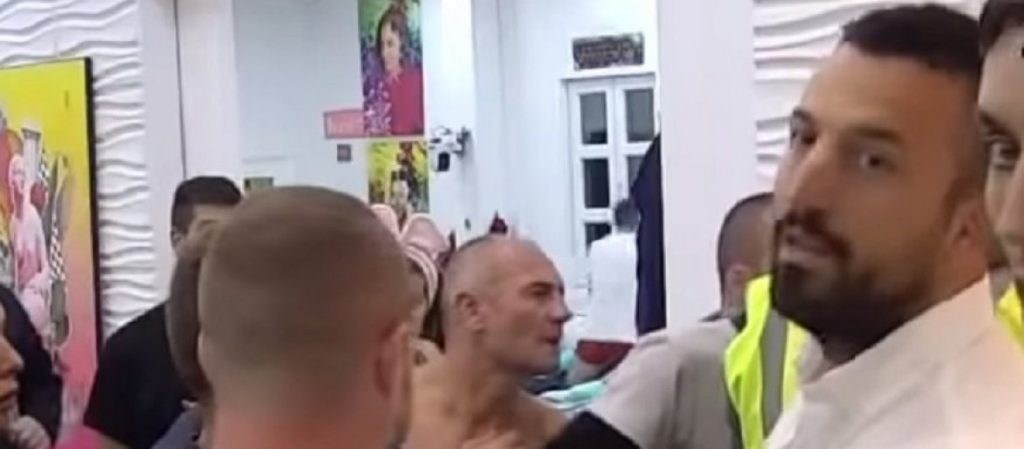 (VIDEO) Vladimir Tomović vanredno napušta Zadrugu!