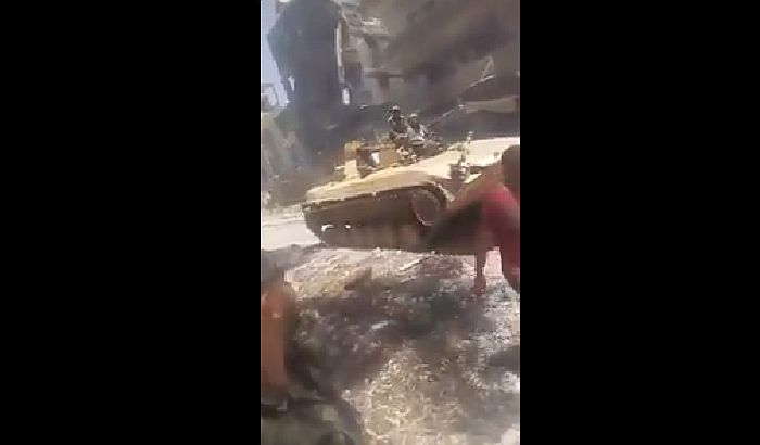 VIDEO: Vojska u Siriji proglasila pobedu u glavnom gradu 