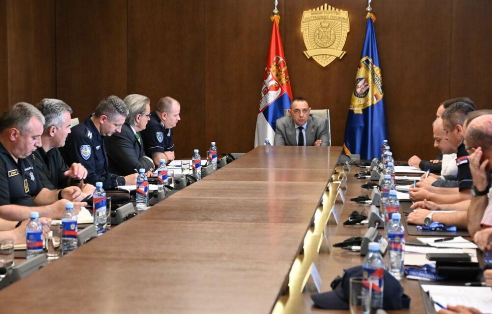 VISOK STEPEN BEZBEDNOSTI NA 168. DERBIJU: Ministar Vulin održao sastanak sa rukovodiocima organizacionih jedinica MUP-a