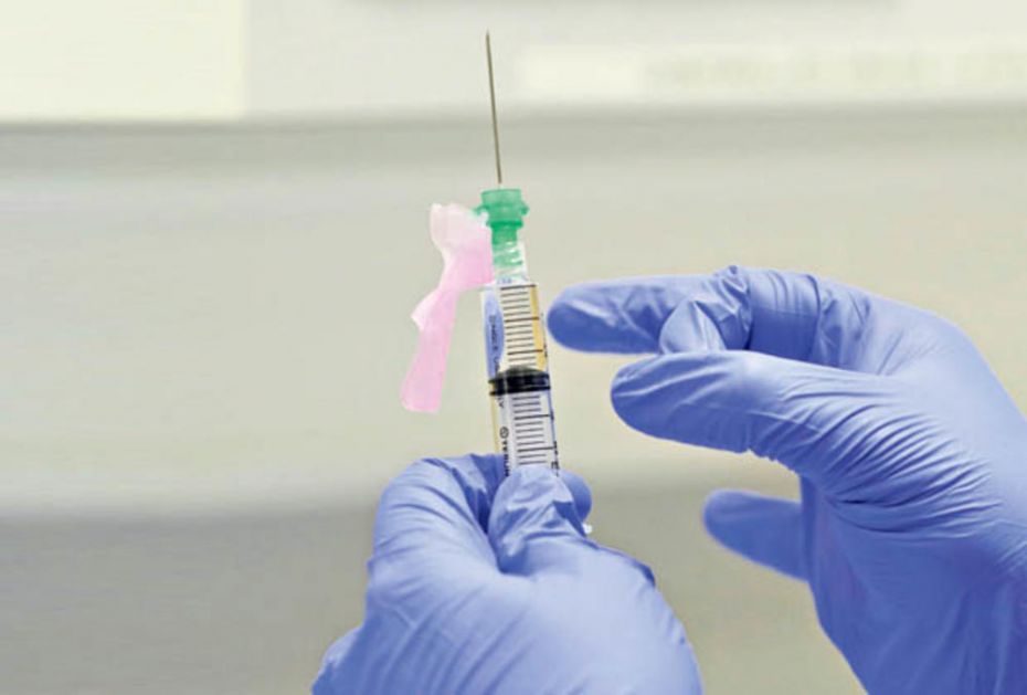 VISOKI FUNKCIONER SZO UPOZORAVA: Vakcina neće stići na vreme da pobedimo drugi talas pandemije korona virusa