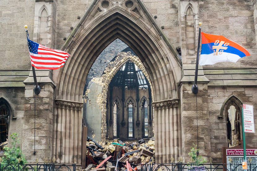 VITEZOVI TEMPLARI PODIŽU HRAM SVETOG SAVE U NJUJORKU: Obnavljaju izgorelu srpsku crkvu na Menhetnu