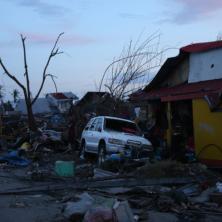 VLAST NAREDILA EVAKUACIJU, ZATVARANJE ŠKOLA I KANCELARIJA: Tajfun Mavar se približava Filipinima