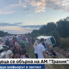 VOZAČ JE NA TRENUTAK IZGUBIO PAŽNJU... Žena koja je putovala autobusom otkrila kako je došlo do nesreće u Bugarskoj (VIDEO)