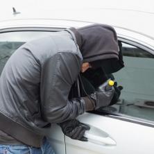 VOZAČI OPREZ: Lopovi posebno vole da skidaju OVAJ DEO sa automobila