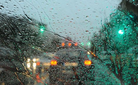 VOZAČI, OPREZ: Smanjena vidljivost zbog kiše