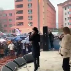 VRISAK NA CECINOM KONCERTU: Evo šta je narod Kosova PRIREDIO pevačici - Izustila OVO I ZAVRŠILA nastup!