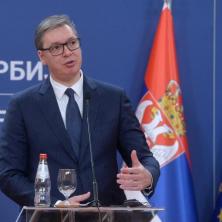 VUČIĆ RAME UZ RAME SA VELIKIM VOJSKOVOĐOM! Predsednik Srbije proglašen za POČASNOG GRAĐANINA - i opozicija glasala za njega 