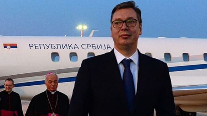 VUČIĆ U VATIKANU: Danas sastanak sa papom Franjom, na aerodromu se susreo sa premijerom Italije (FOTO)