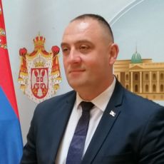 VUJADINOVIĆ: Aleksandar Jovanović Ćuta je održao cirkusku predstavu