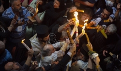 Vakcinisani vernici prisustvovali ceremoniji Blagodatnog ognja