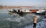 Vanredno stanje u u šest opština; Obustavljena plovidba na Dunavu ledolomci lome sante leda; Dragaš 72 sata bez struje
