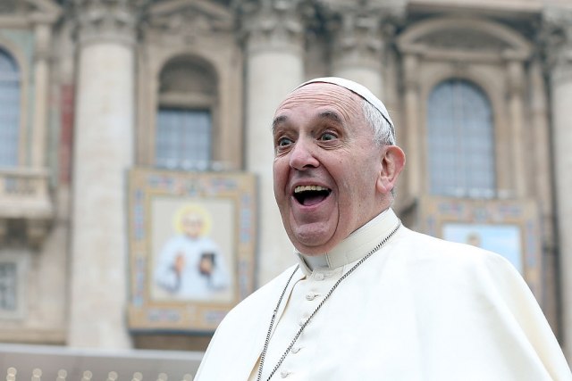 Vatikan: Papa nije lajkovao fotografiju oskudno obučene brazilske manekenke