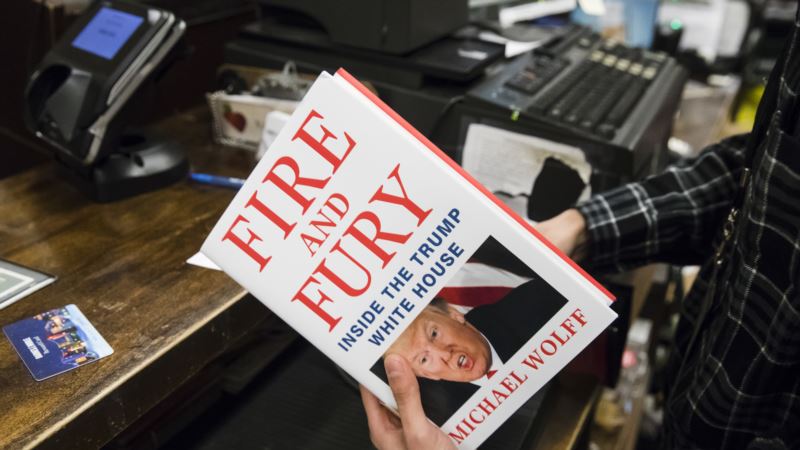 Vatra i bes već bestseler, Tramp tvrdi da je knjiga puna laži