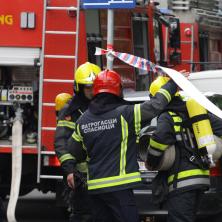 Vatra je zahvatila i stambeni i poslovni objekat: Evakuisane dve porodice zbog požara u Tošinom bunaru (VIDEO)