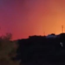 Vatrena stihija na Kritu ne jenjava: Požar guta kuće, hoteli ugroženi - evakuacija ljudi čamcima u toku, prizori su jezivi (VIDEO)