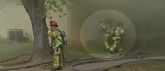 Vatrogasac uhvatio bebu bačenu iz zapaljene zgrade VIDEO
