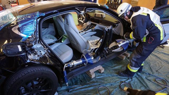 Vatrogasci uništili novi Porsche tokom vežbe spasavanja