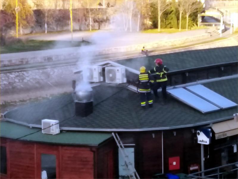 Vatrogasci intervenisali na splavu - bilo dima, ali ne i vatre