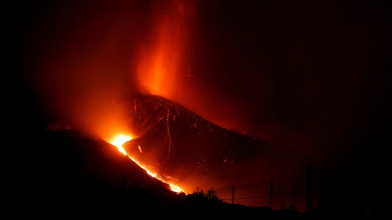 Vatrogasci se povlače dok se vulkanske eksplozije u La Palmi pojačavaju