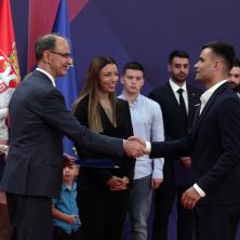 Važan vetar u leđa koji im daje država Predstavljene biznis ideje mladih: Mesarović i Macut uručili bespovratna sredstva najboljima